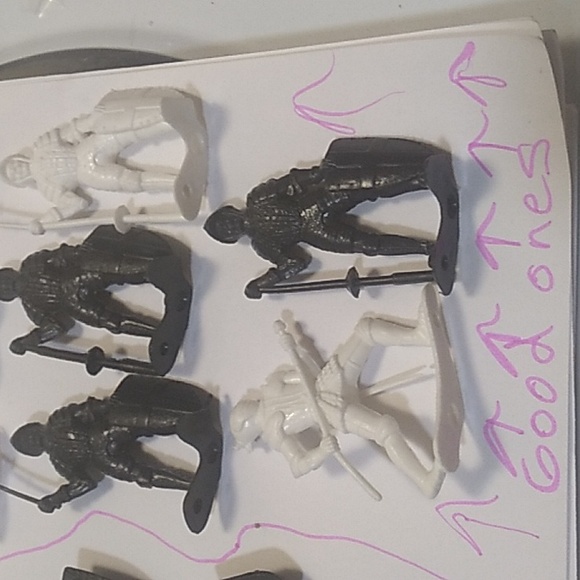 Vintage Gladiator Figurines- (Plastic) - Picture 9 of 15